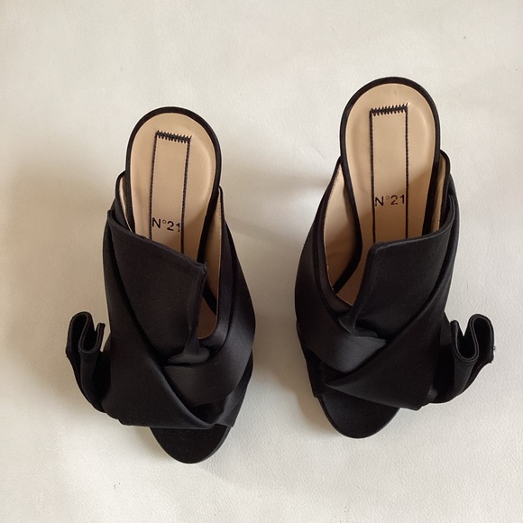 No. 21 Black Satin/ Leather Mule Bow Pleated Heel Sandals SZ 7 - Picture 7 of 8